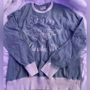 Cute oversized crewneck.